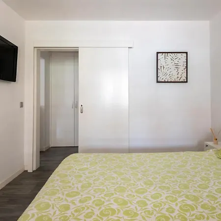 Апартаменты Lovely 1-bedroom With Parking Ocean View