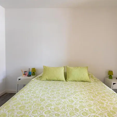 Апартаменты Lovely 1-bedroom With Parking Ocean View Фуншал
