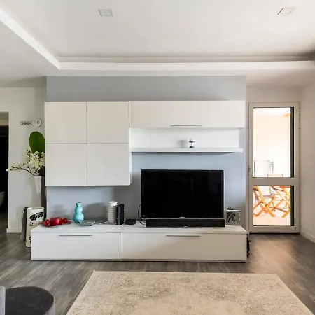 Lovely 1-bedroom With Parking Ocean View * Funchal (Madeira)