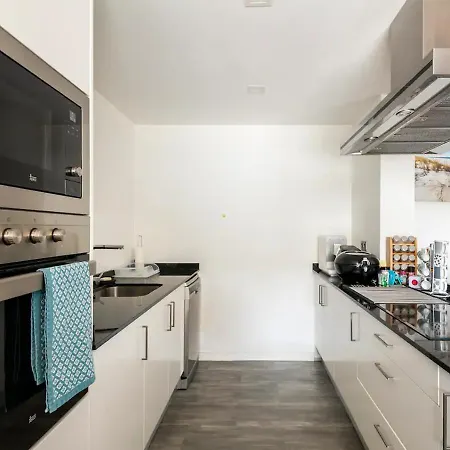 Lovely 1-bedroom With Parking Ocean View * Funchal (Madeira)