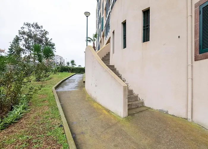 Apartment Lovely 1-bedroom With Parking Ocean View